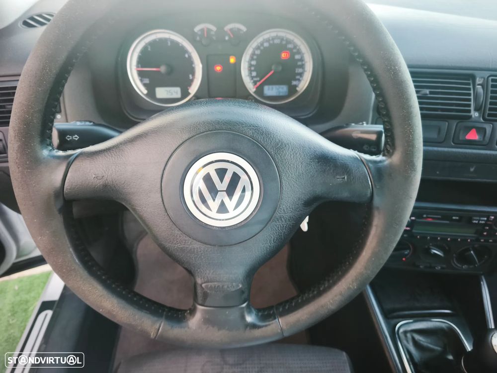 VW Golf 1.9 TDi 25 Anos - 11
