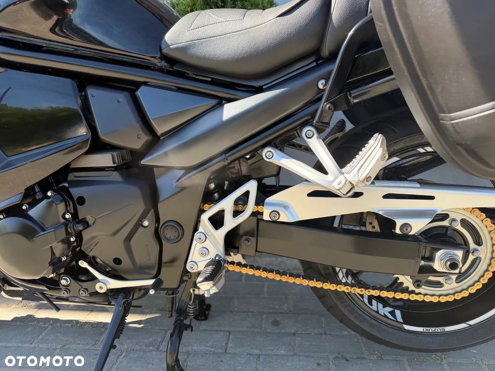 Suzuki GSX - 32