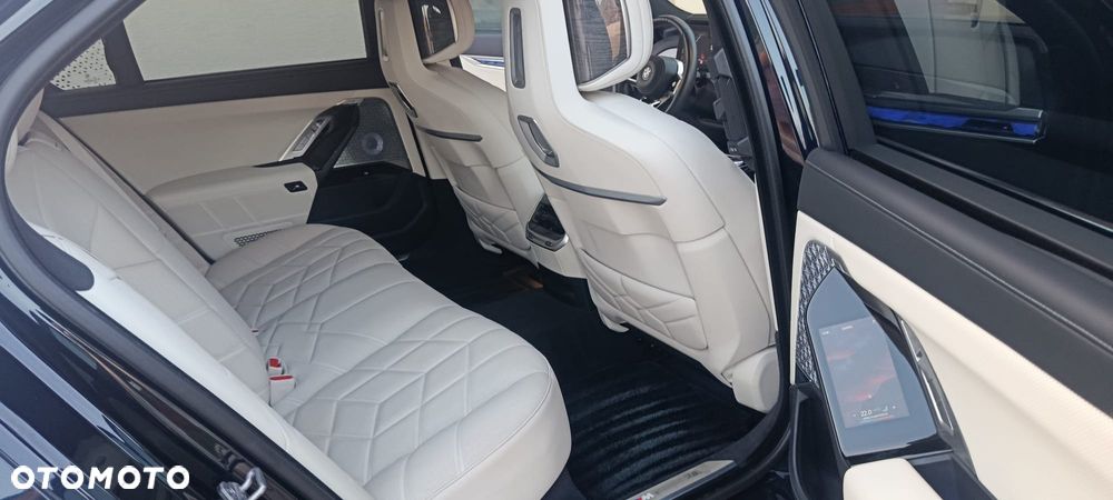BMW Seria 7 M760e PHEV xDrive Individual Edition sport - 7