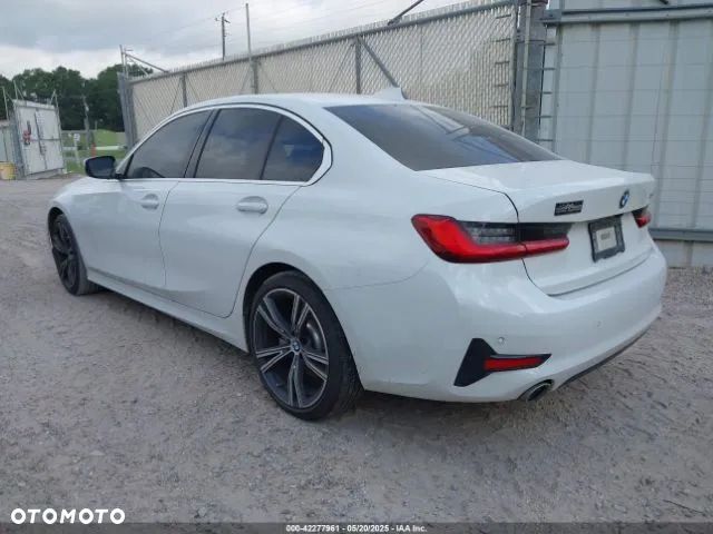 BMW Seria 3 330i - 3