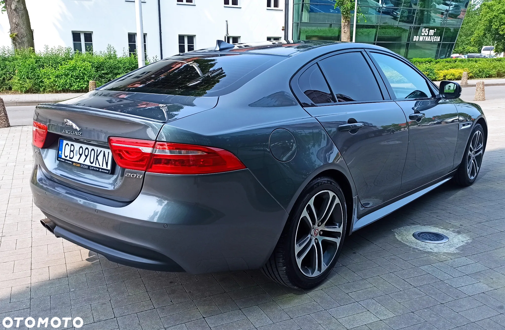 Jaguar XE 2.0 D R-Sport - 6