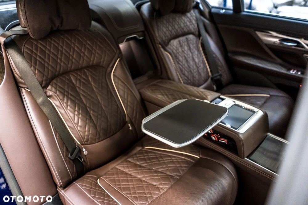 BMW Seria 7 740Li xDrive - 23