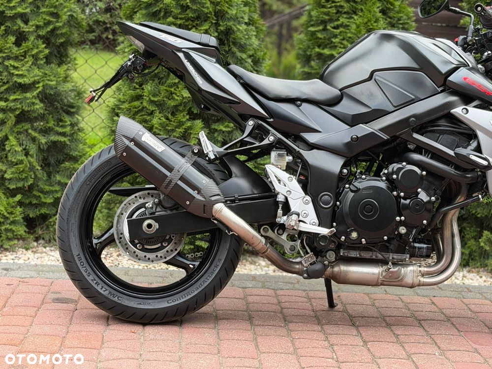 Suzuki GSR - 9