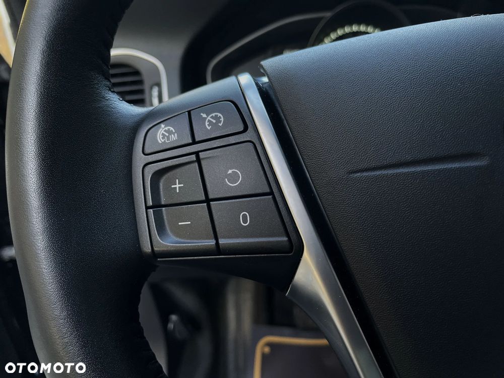 Volvo V60 T3 Summum - 24