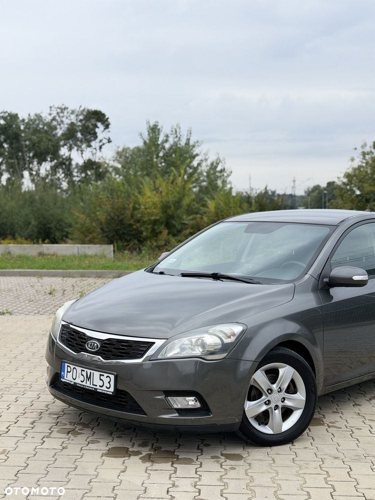 Kia Ceed 2011 photo 3