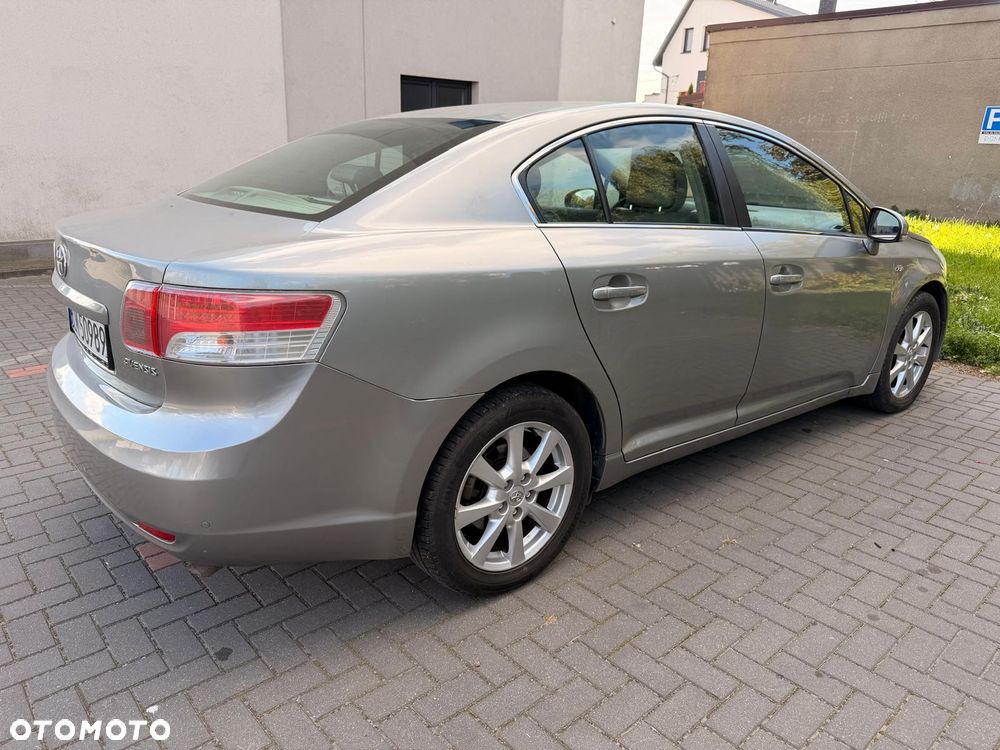 Toyota Avensis - 4