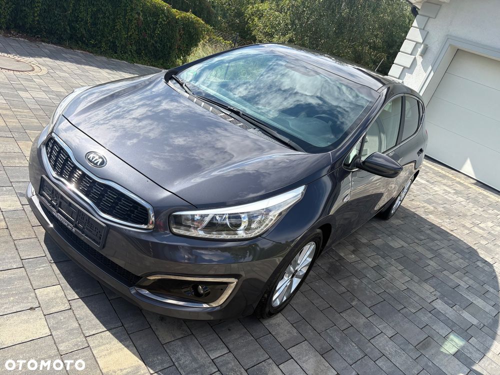 Kia Ceed 1.6 CRDi 136 ISG Dream Team Edition - 32