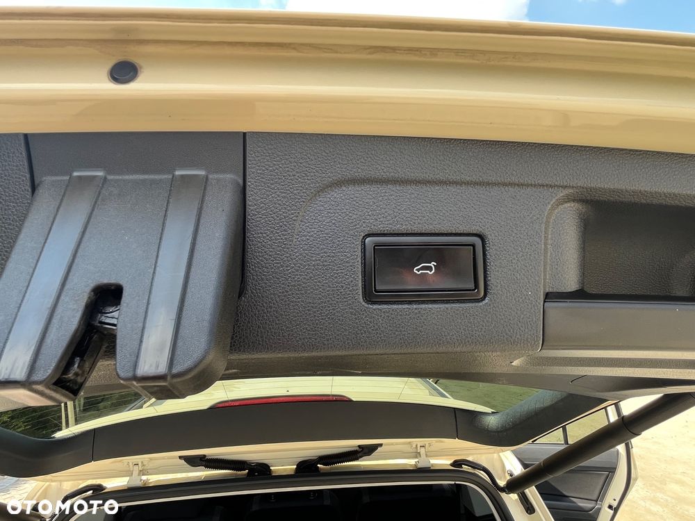 Volkswagen Touran 2.0 TDI SCR DSG Trendline - 18