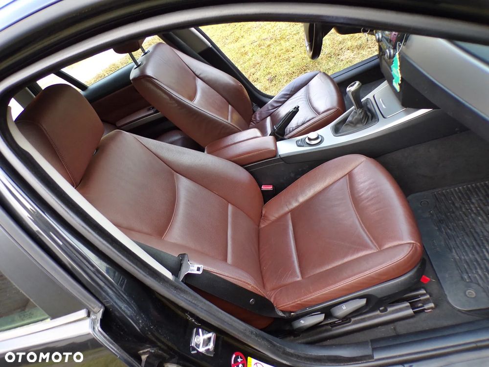 BMW Seria 3 320d DPF Efficient Dynamics Edition - 25