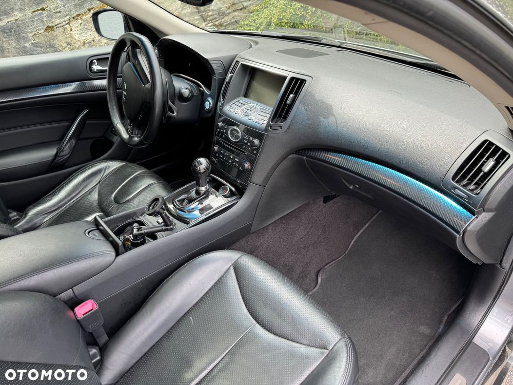 Infiniti G G37 - 12
