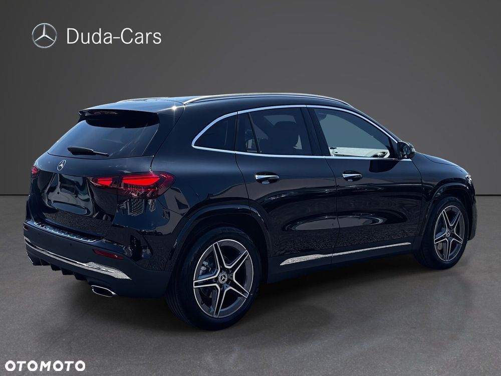 Mercedes-Benz GLA 180 AMG Line - 4