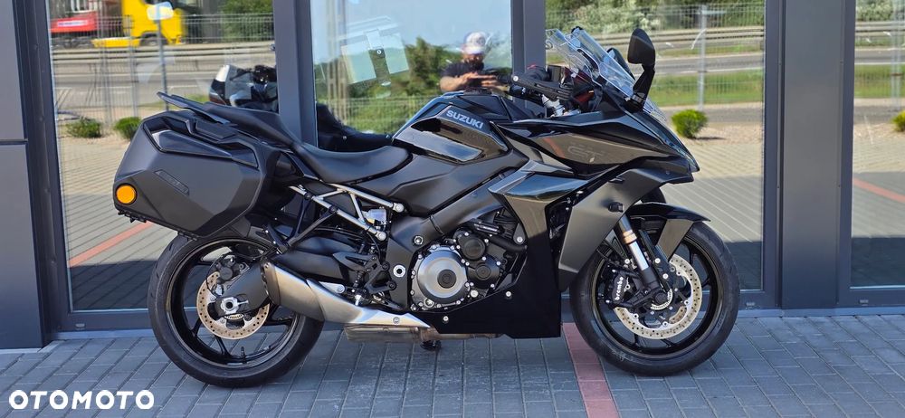 Suzuki GSX - 2