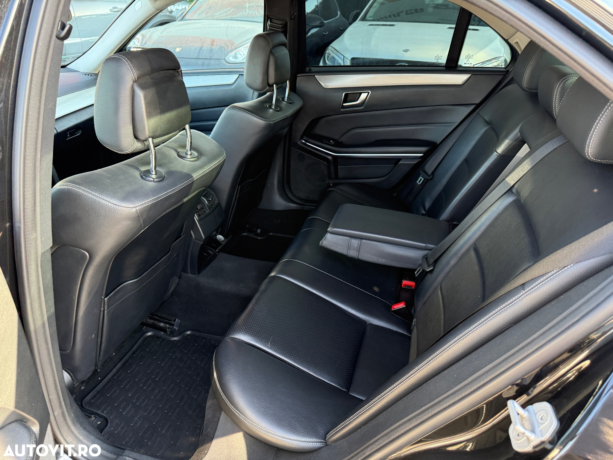 Mercedes-Benz E 200 CDI DPF BlueEFFICIENCY 7G-TRONIC - 27