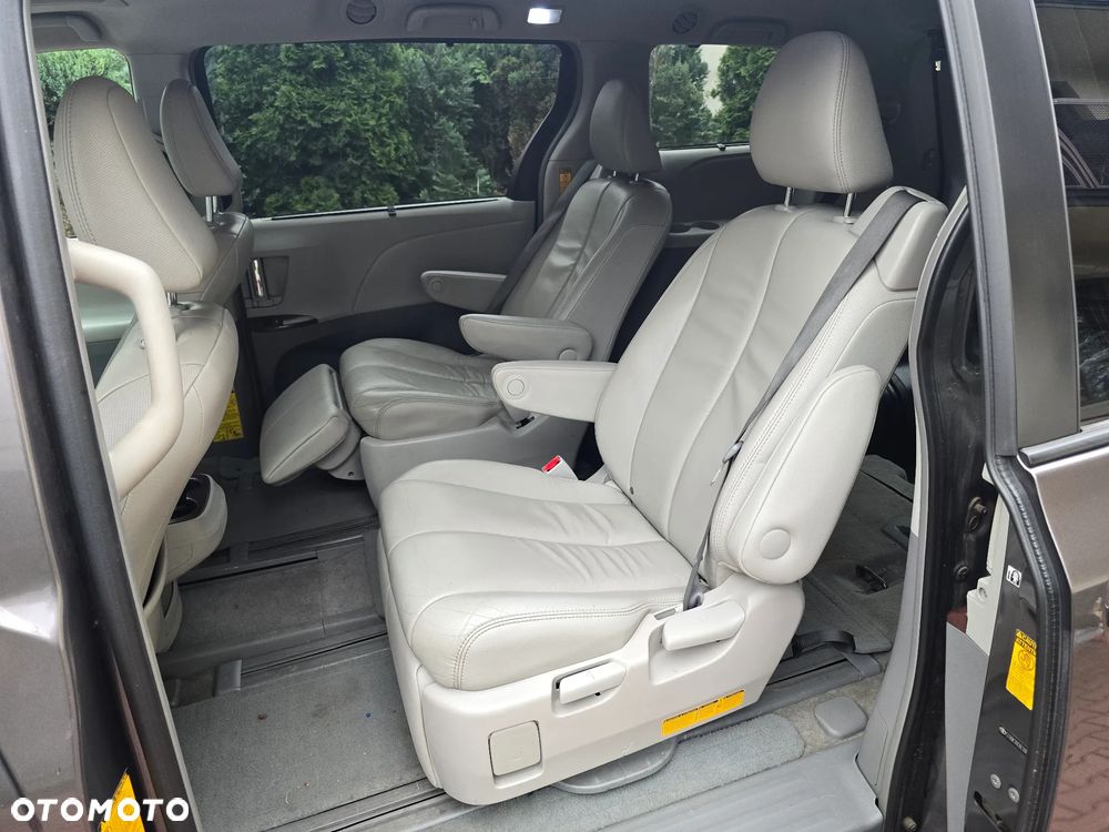 Toyota Sienna 3.5 V6 XLE AWD - 26