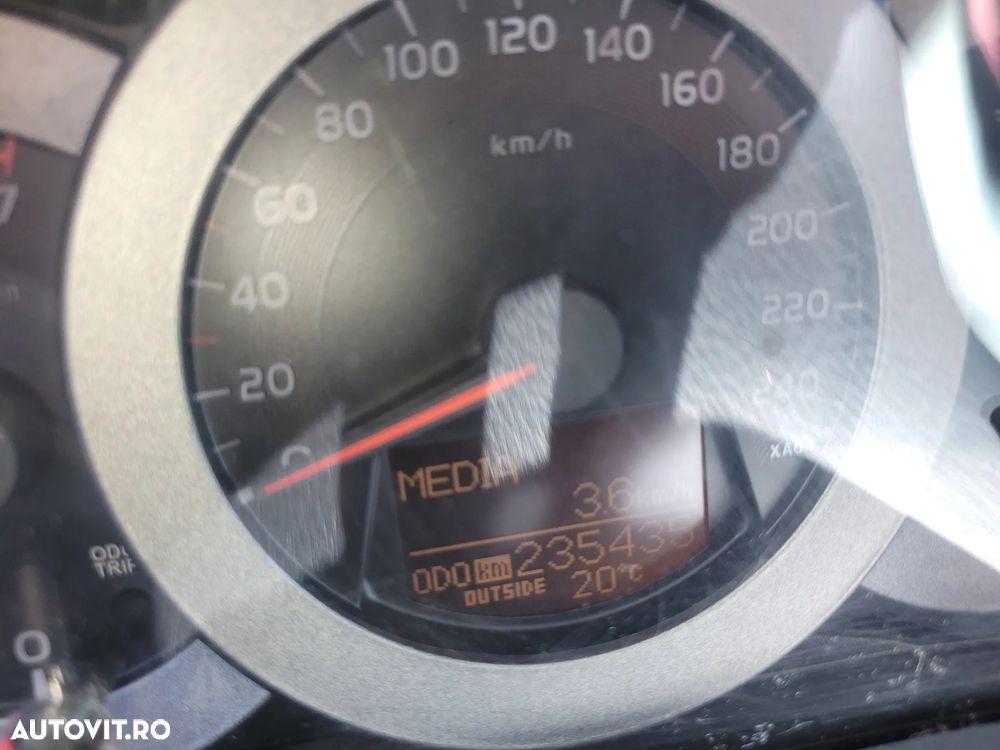 Toyota RAV4 2.2 D-4D Luxury - 11