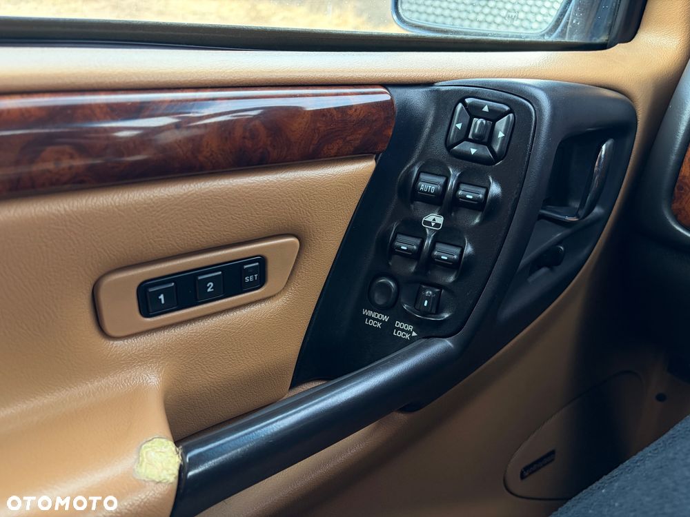 Jeep Grand Cherokee - 25