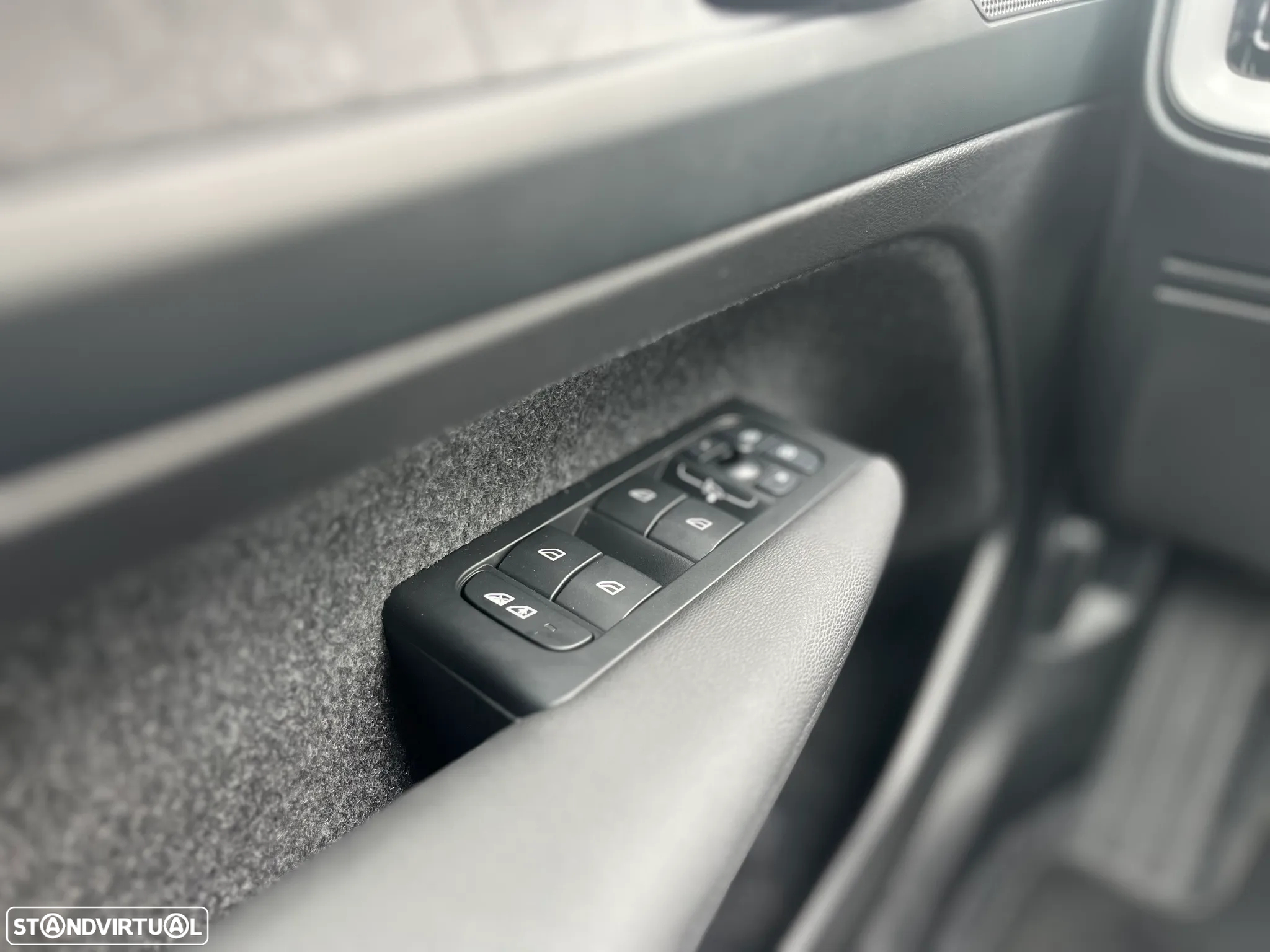 Volvo XC 40 2.0 B3 Essential - 21
