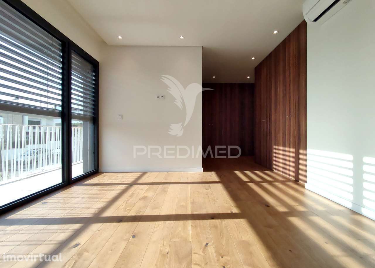 Moradia T4 moderna com piscina e  acabamentos de alta qualidade - Grande imagem: 2/28