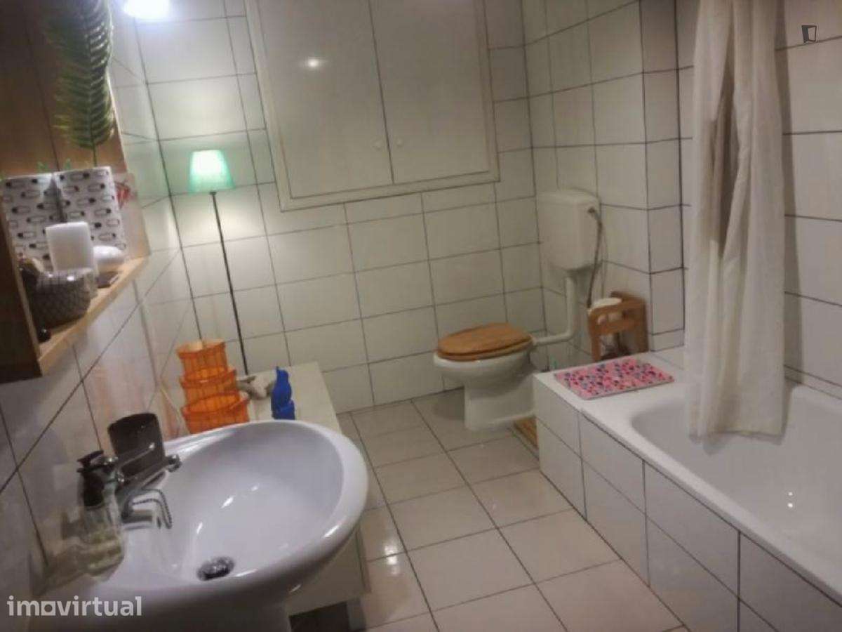 Quarto - localizado em Santo Ildefonso Porto - Grande imagem: 4/6