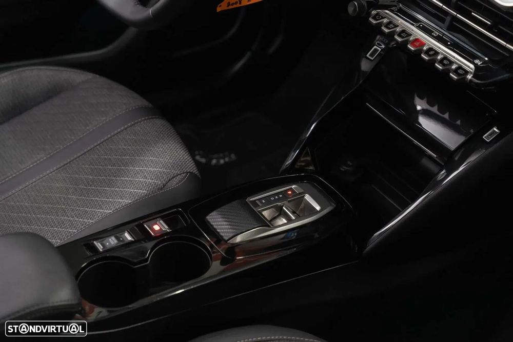 Peugeot 2008 1.2 Hybrid Allure e-DCS6 - 19