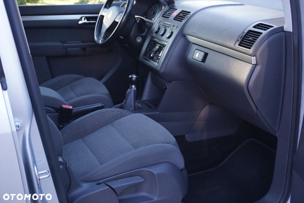 Volkswagen Touran 2.0 TDI Highline - 15