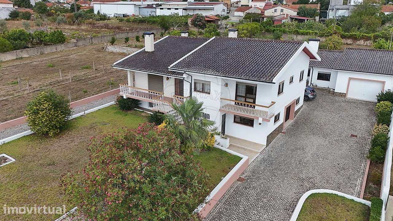 Moradia T4 para venda