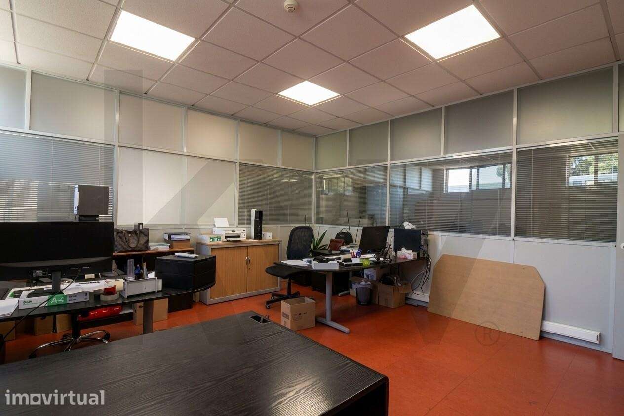 Armazém Industrial com 579 m2 e Logradouro Privativo | Nogueira e Silv - Grande imagem: 4/20
