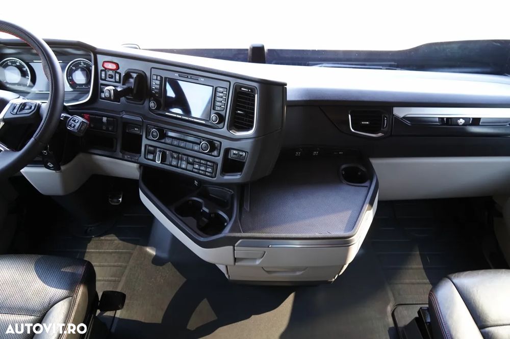 Scania S 520 / V8 / RETARDER / I-PARK COOL / COMPLET AIRMATIC / PIELE / ANVELOPE 100% - 31
