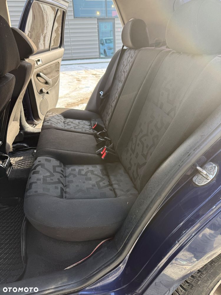 Volkswagen Golf - 22