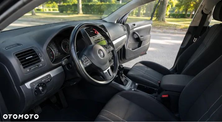 Volkswagen Jetta - 5