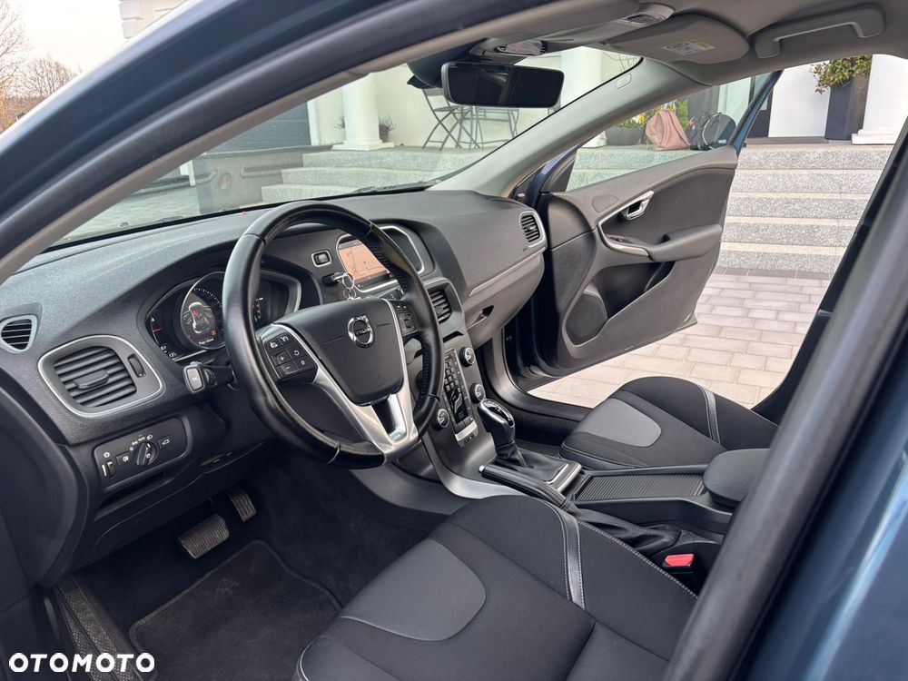 Volvo V40 D3 Geartronic RDesign - 6