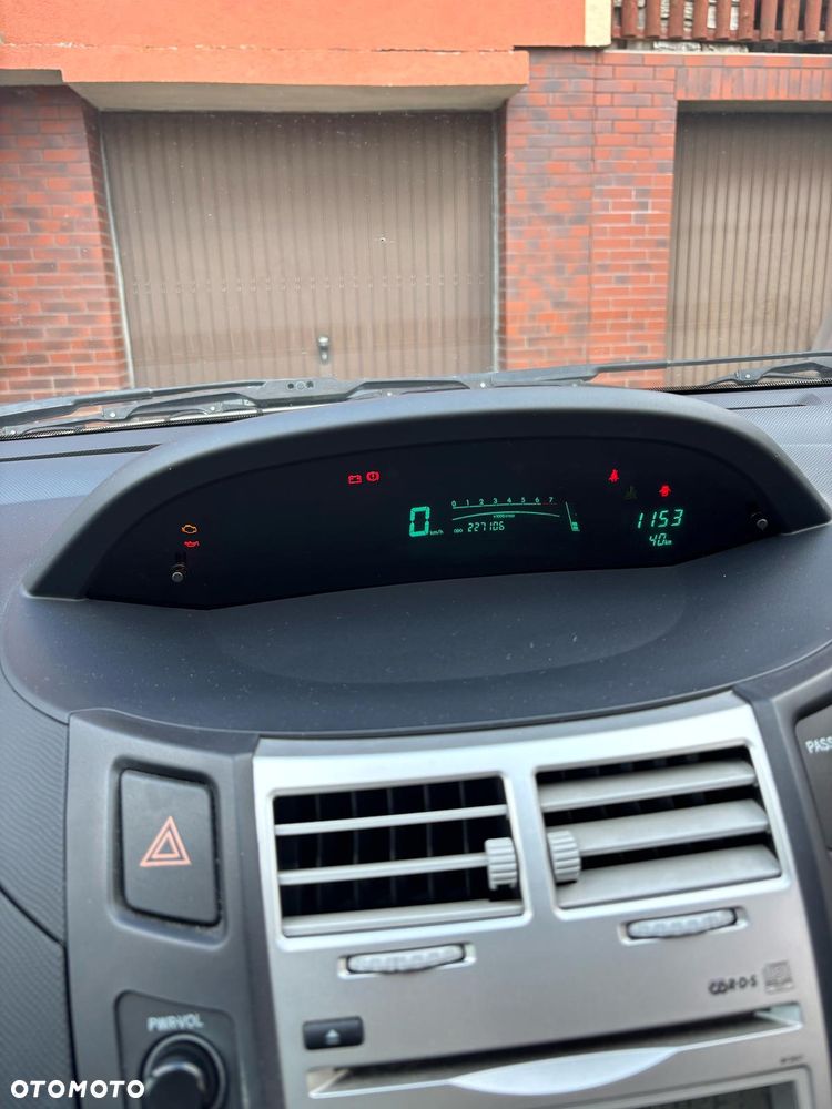 Toyota Yaris - 11