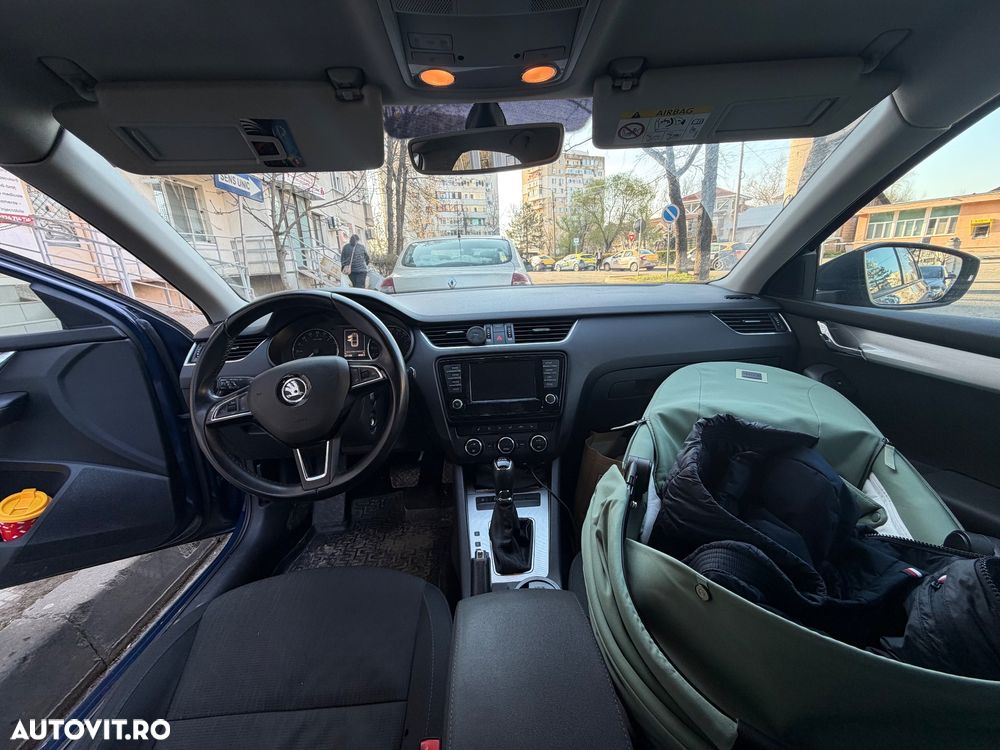 Skoda Octavia 1.6 TDI DSG Ambition - 2