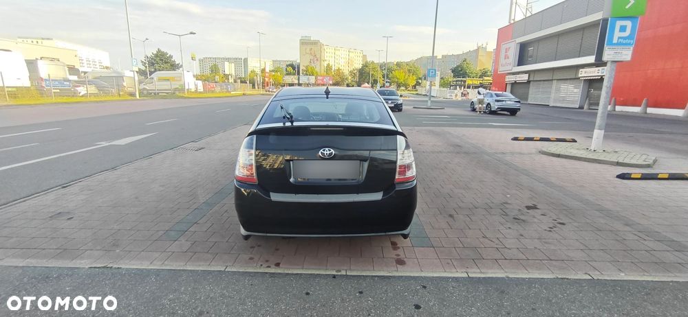 Toyota Prius - 4