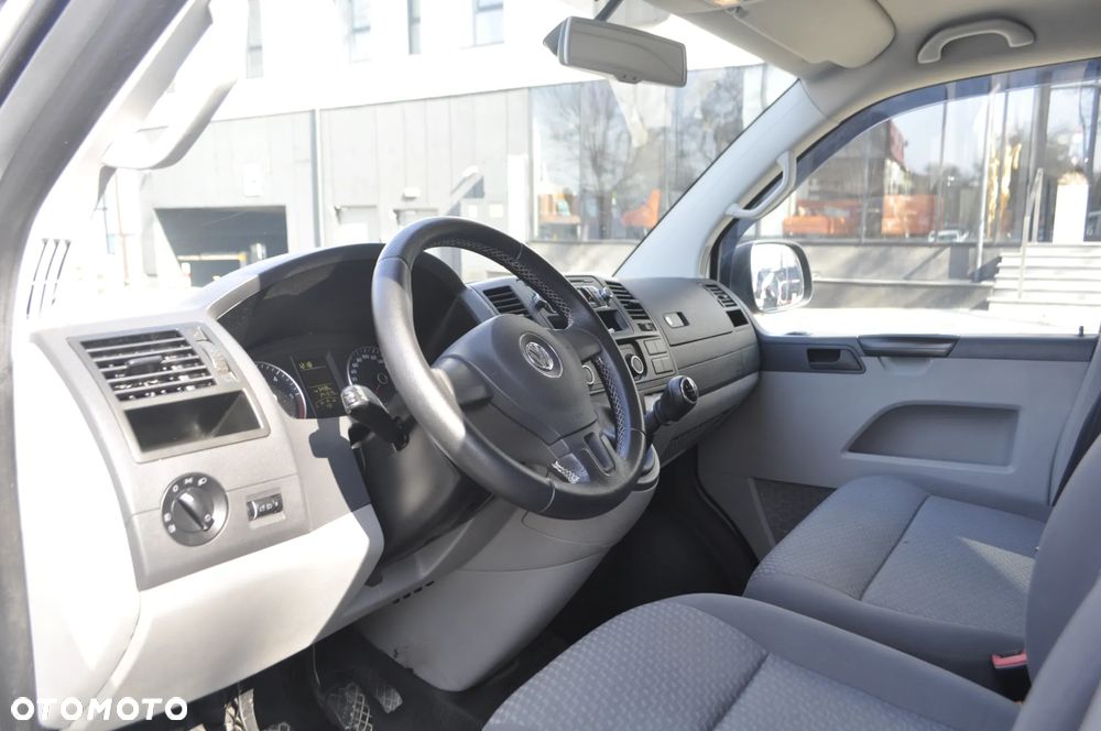 Volkswagen Caravelle - 7
