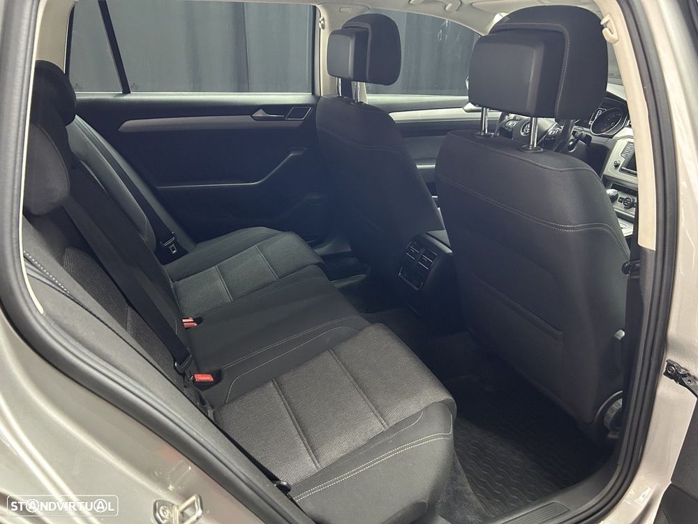 VW Passat Variant 1.6 TDI Confortline DSG - 14
