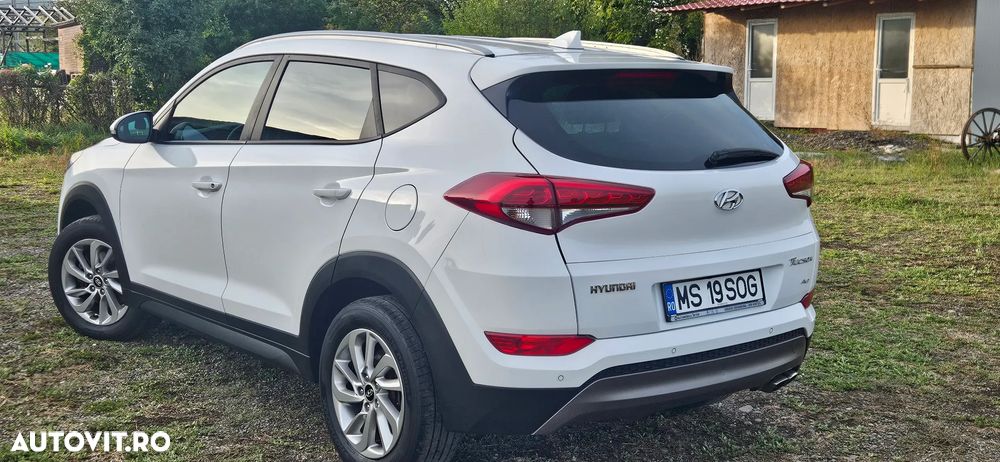 Hyundai Tucson 2.0 CRDI 4WD Automatik Trend - 23