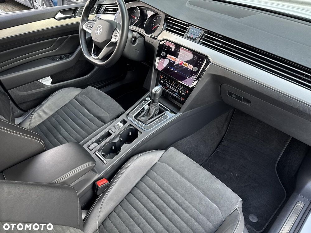 Volkswagen Passat Variant 2.0 TDI SCR Elegance DSG - 13