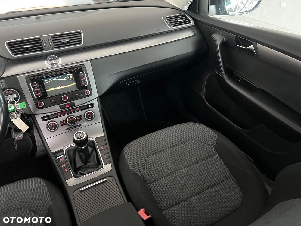 Volkswagen Passat 1.6 TDI (BlueMotion Technology) Comfortline - 19
