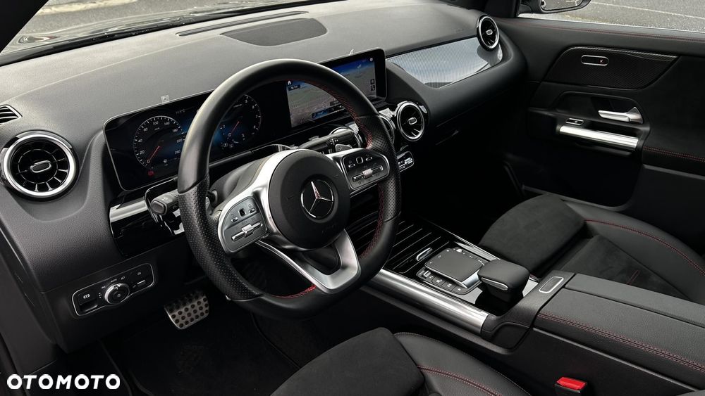 Mercedes-Benz GLA - 11