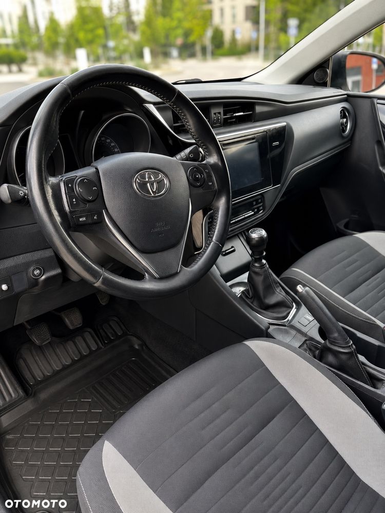 Toyota Auris 1.6 Premium - 9