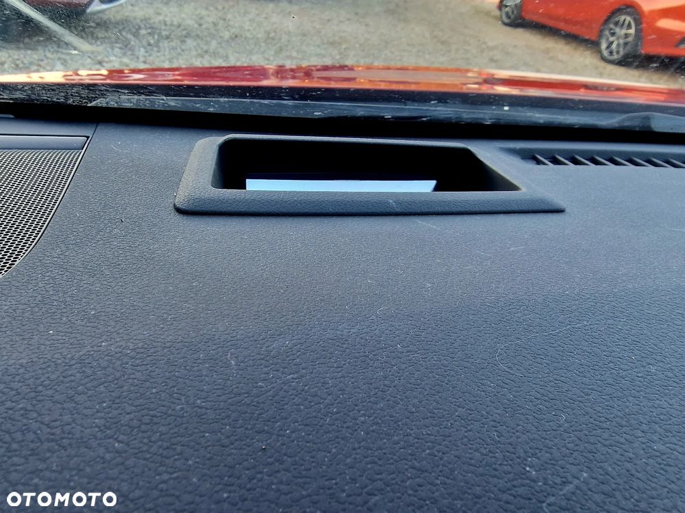 Toyota Prius - 30