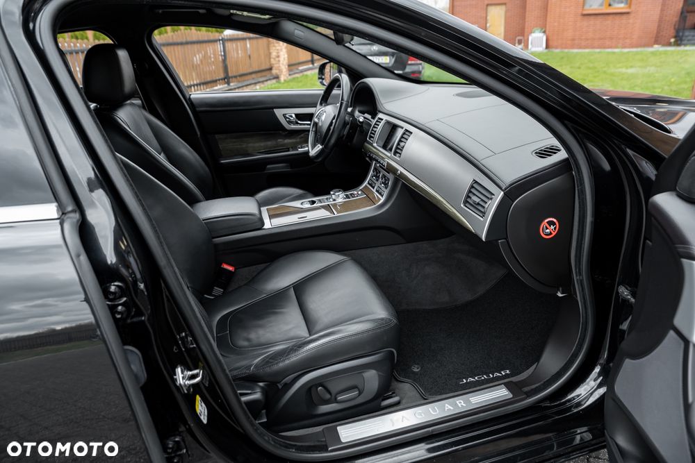 Jaguar XF 2.0 T Prestige - 24