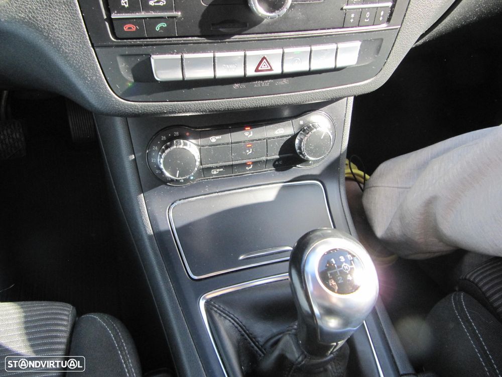 Mercedes-Benz B 180 d Urban - 21