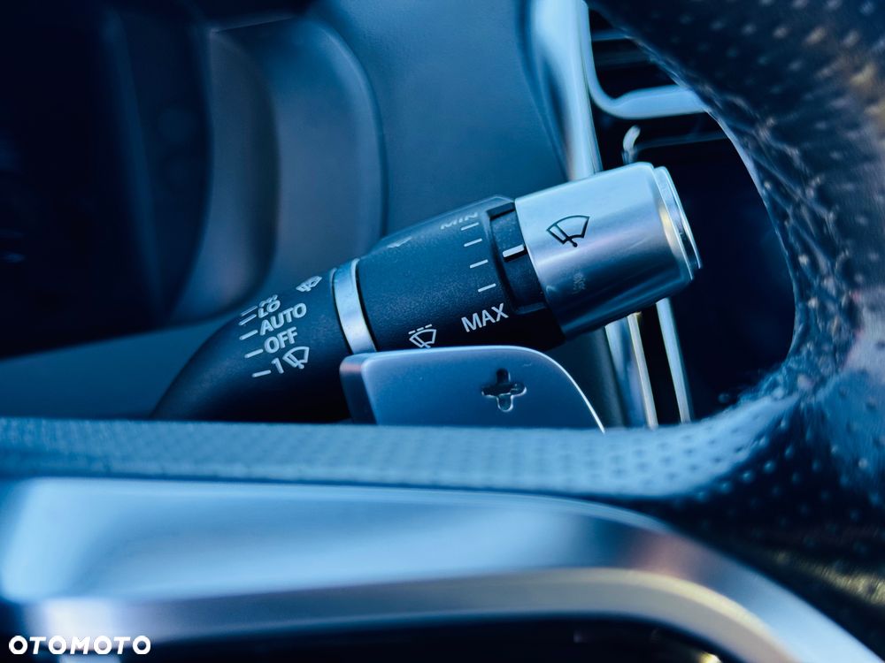 Jaguar XE 2.0 P300 AWD R-Dynamic S - 26