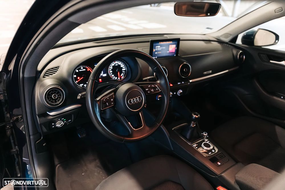 Audi A3 Limousine 30 TDI Design - 15