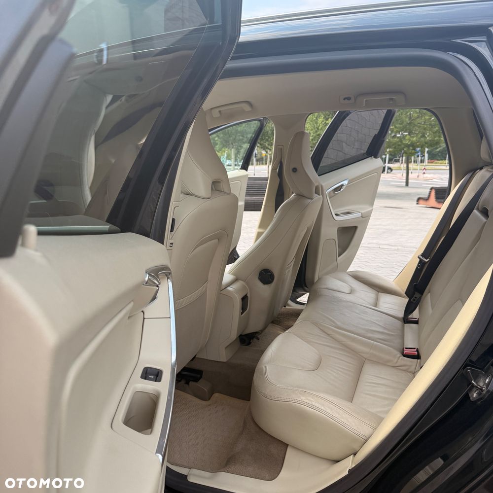 Volvo XC 60 D5 AWD Momentum - 10