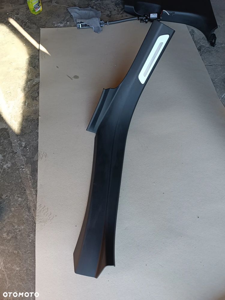 4H0864608F LISTWA PROGOWA LED PRAWA AUDI A8 D4 4H - 1