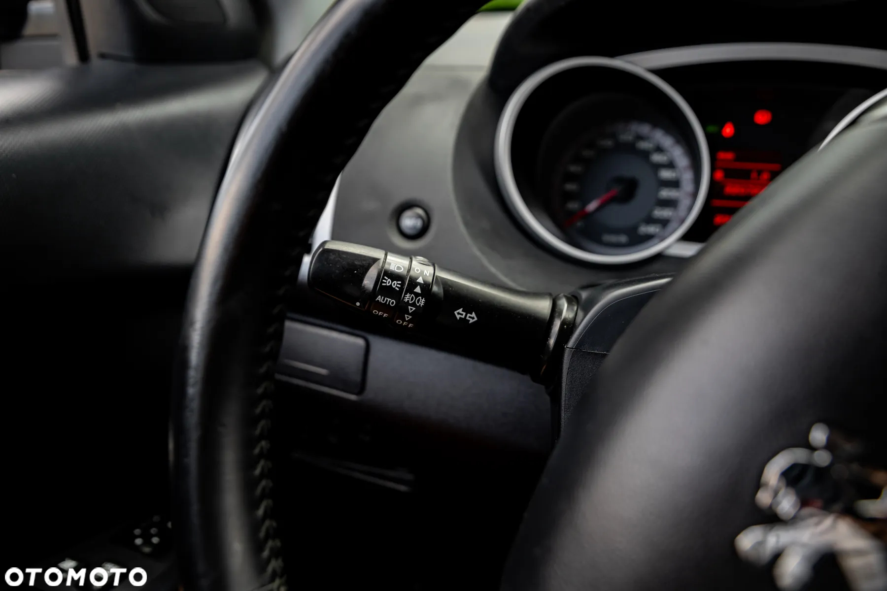 Peugeot 4007 7-Sitzer Sport - 23