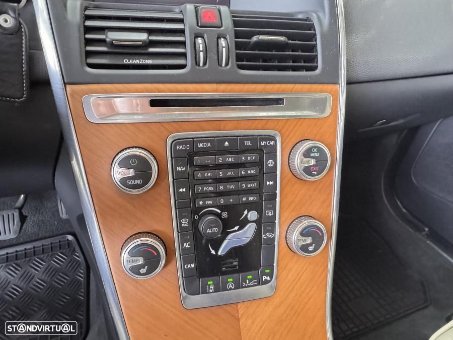 Volvo XC 60 2.0 D3 Momentum Plus - 12